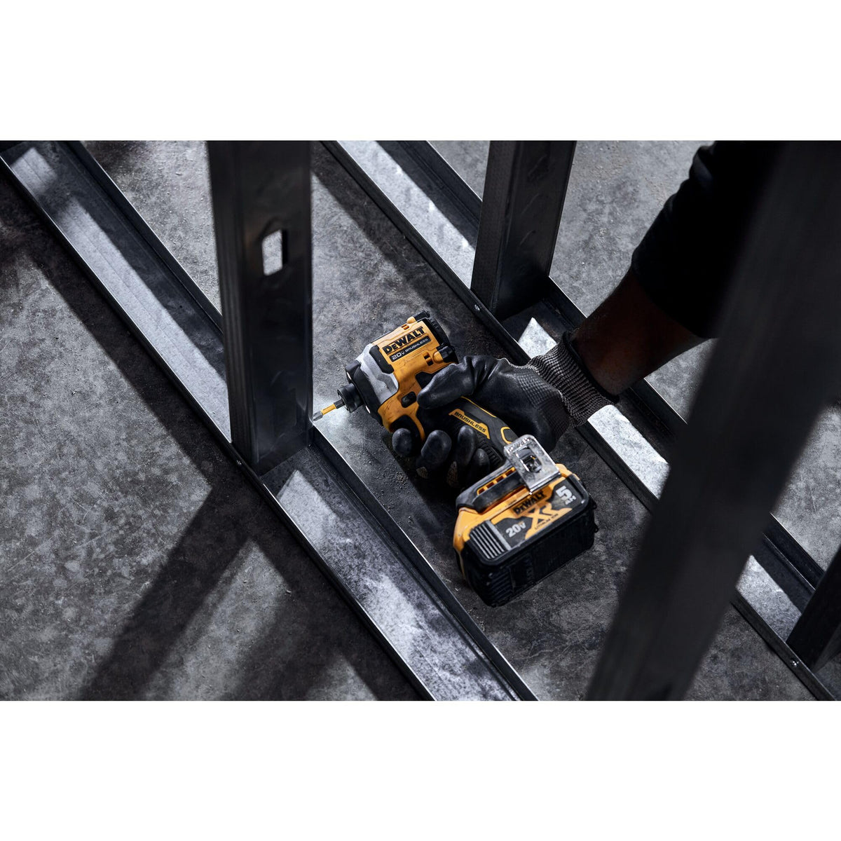 DEWALT ATOMIC 20V MAX 1/4 in. Brushless Cordless Impact Driver Kit with Battery