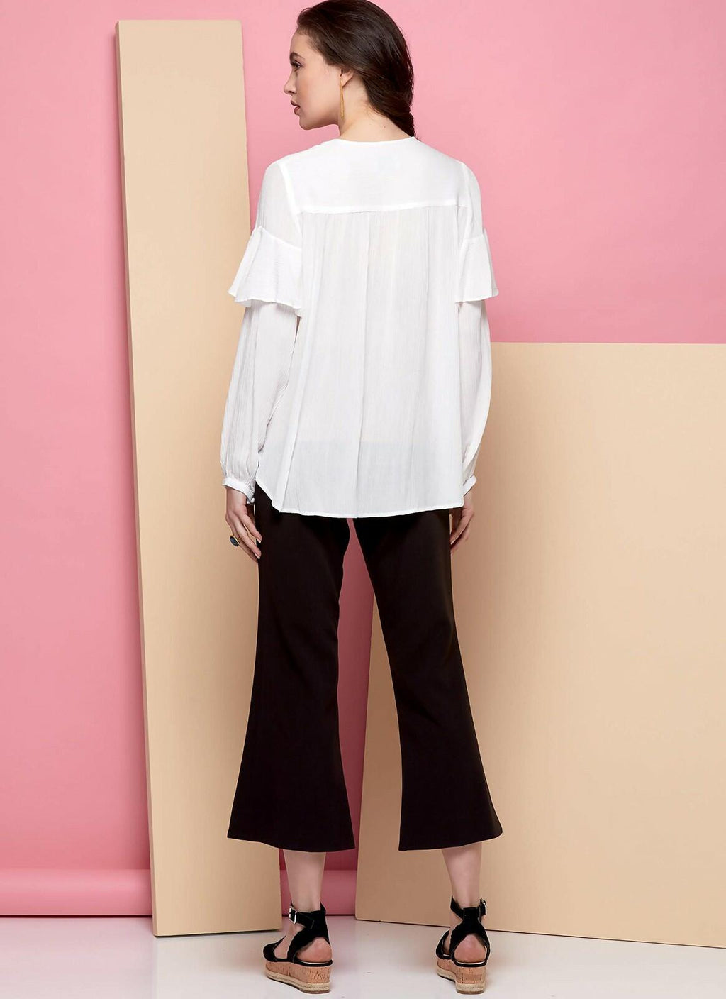 Vogue V1618A5 Women's Very Loose Pullover Tunic and Semi-Fitted Pants Sewing