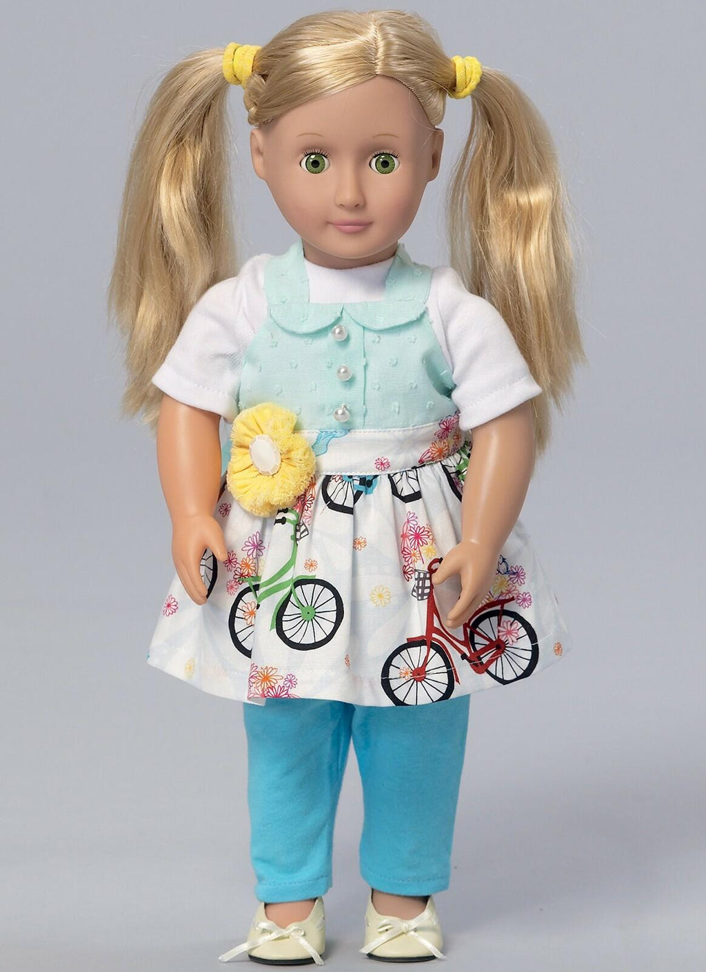McCall's Misses'/Girls'/18" Dolls' Matching Full Aprons Sewing Pattern