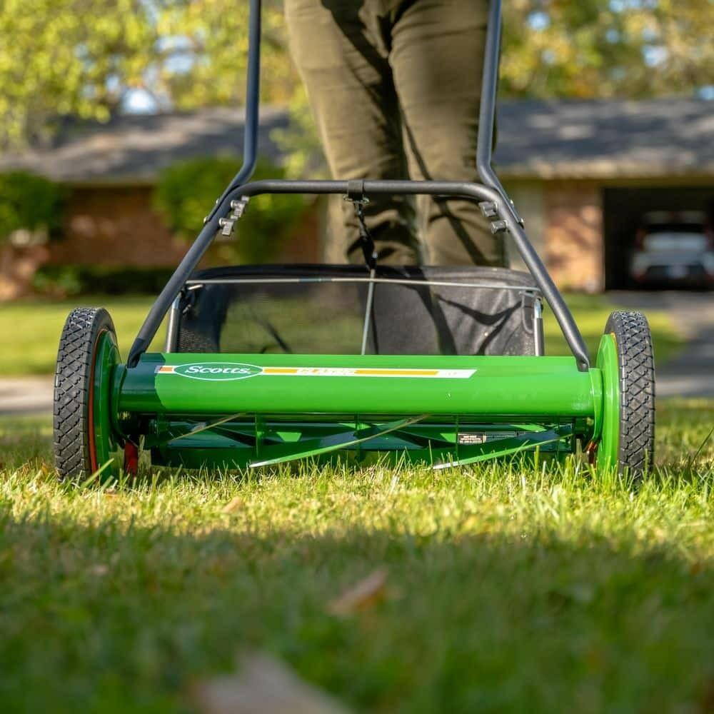 Scotts 20in Manual Walk Behind Reel Lawn Mower Grass Catcher