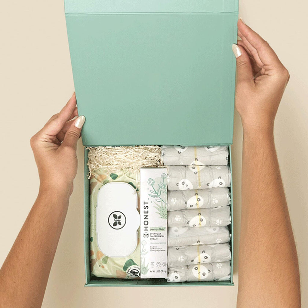 The Honest Company Babe's Clean Bum Gift Set, Size 1  Diapering and Newborn