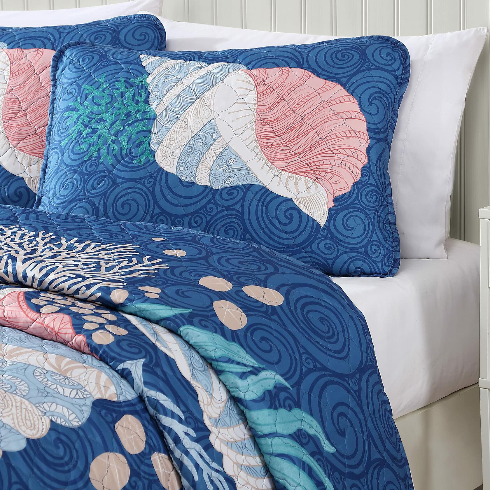 CARIBBEAN JOE Coastal 3-Piece Quilt Set, Full/Queen, Patterned Shell Navy