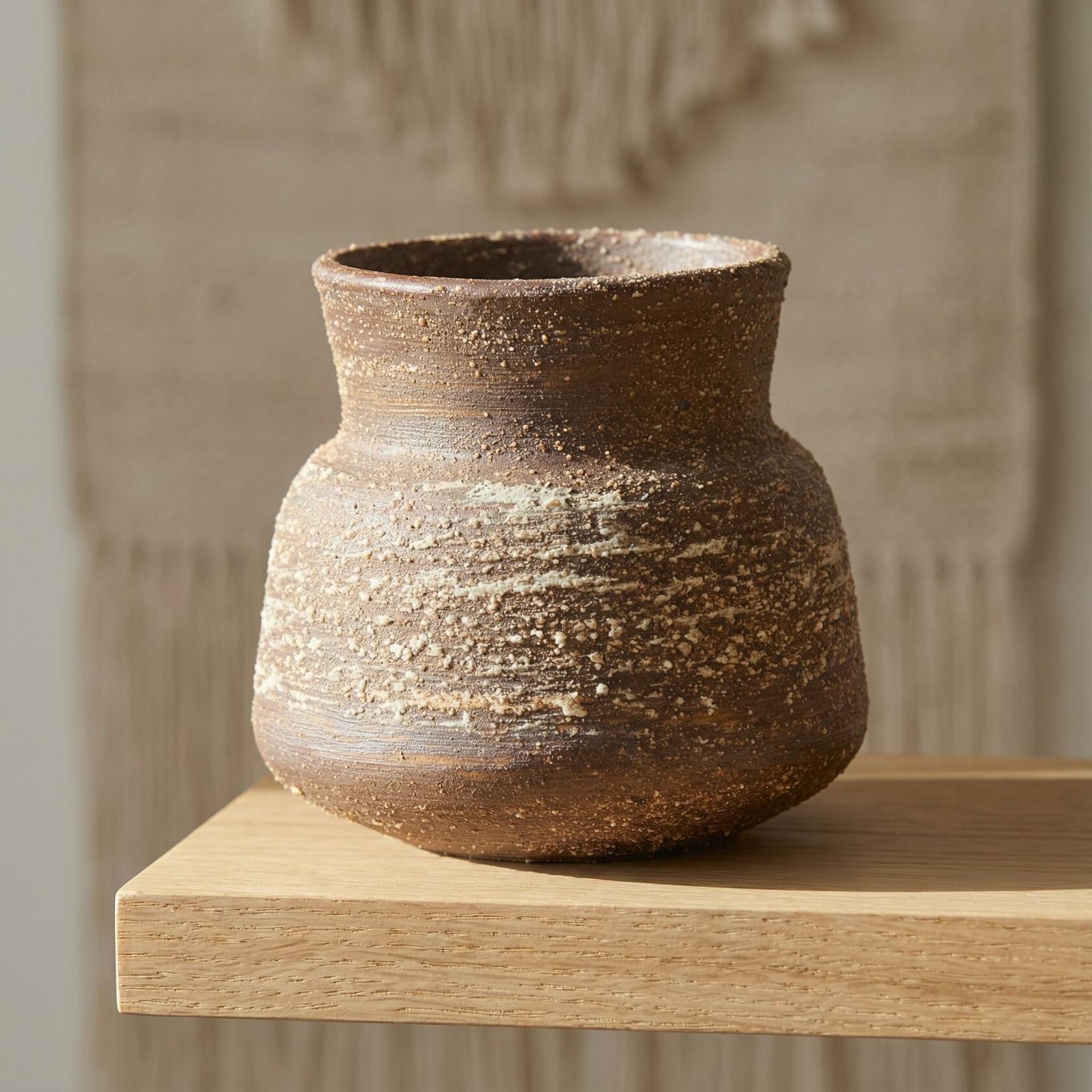 SIOALCY 5.8IN Rustic Farmhouse Ceramic Vase Home Decor, Handmade Vintage Stoneware Clay Pottery Terracotta Textured for Modern Farmhouse, Living Room, Office Desk Table Shelf (Brown)