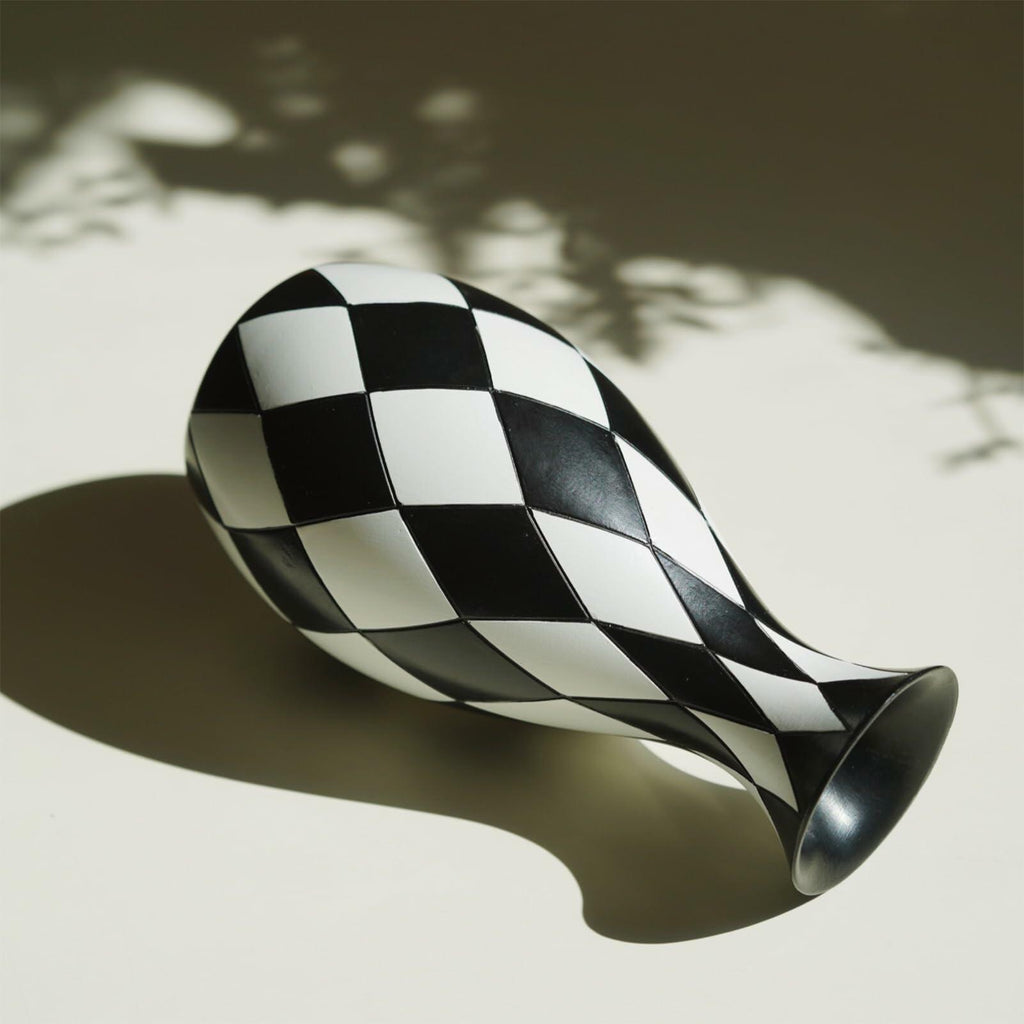 Modern Black and White Checkered Flower Vase - Stylish Decorative Vase | Table