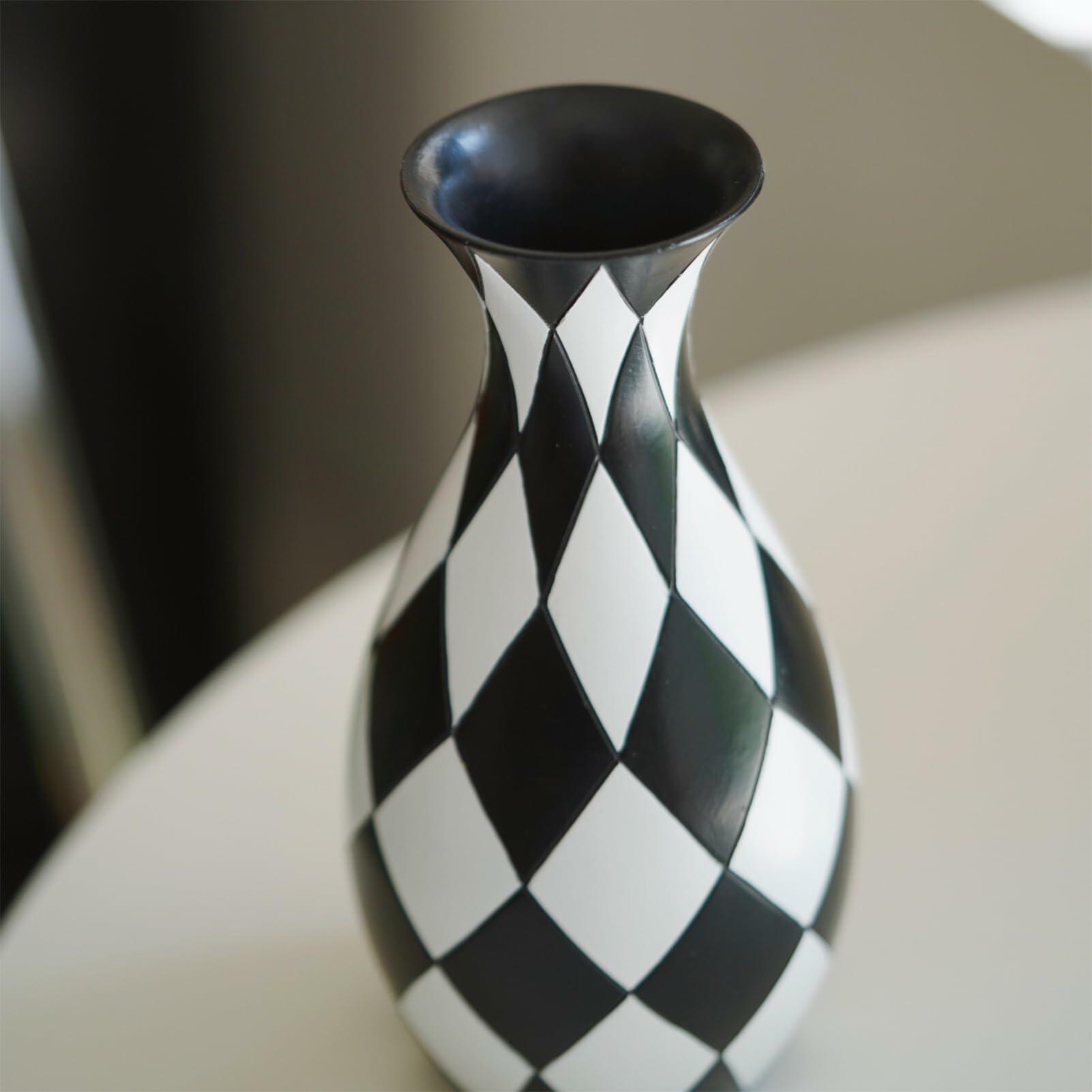 Modern Black and White Checkered Flower Vase - Stylish Decorative Vase | Table