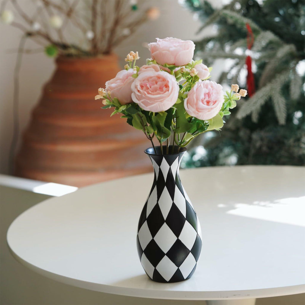 Modern Black and White Checkered Flower Vase - Stylish Decorative Vase | Table