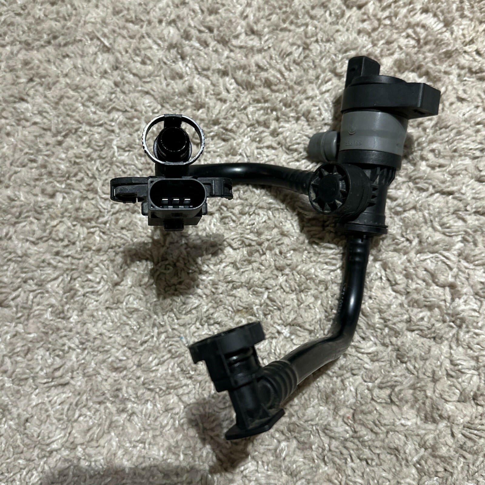 2015 - 2019 BMW X6 F16 VAPOR CANISTER PURGE CONTROL VALVE W/ PIPE OEM 196375