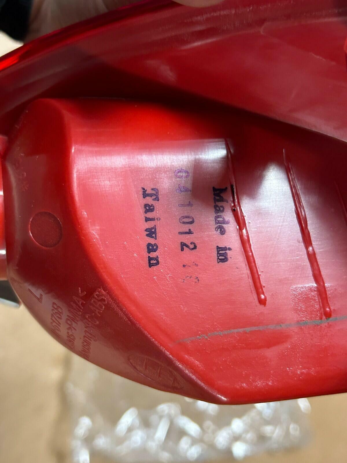 2006-2009 Chrysler PT Cruiser LH Left Rear Taillight 5116223AB