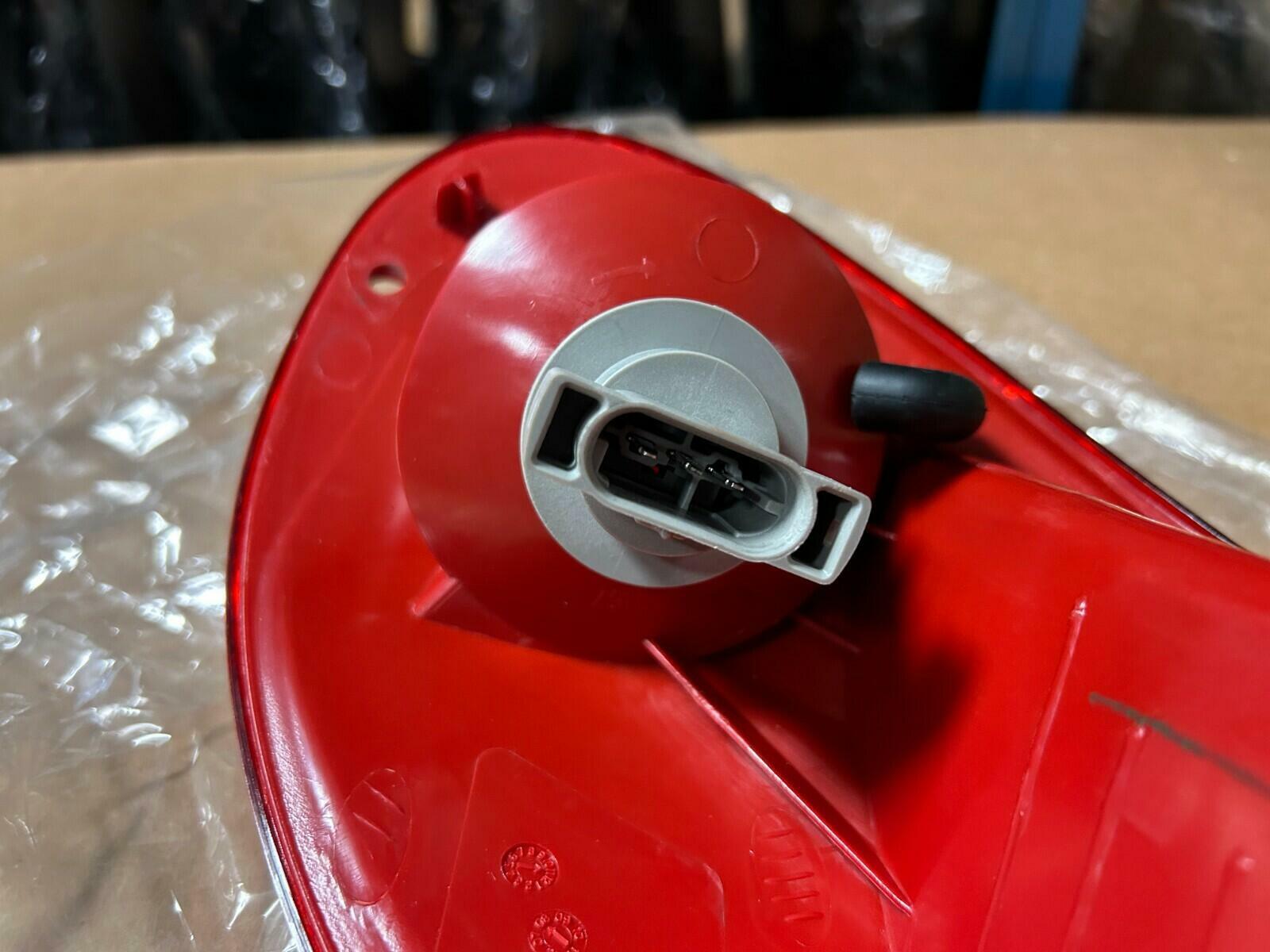2006-2009 Chrysler PT Cruiser LH Left Rear Taillight 5116223AB