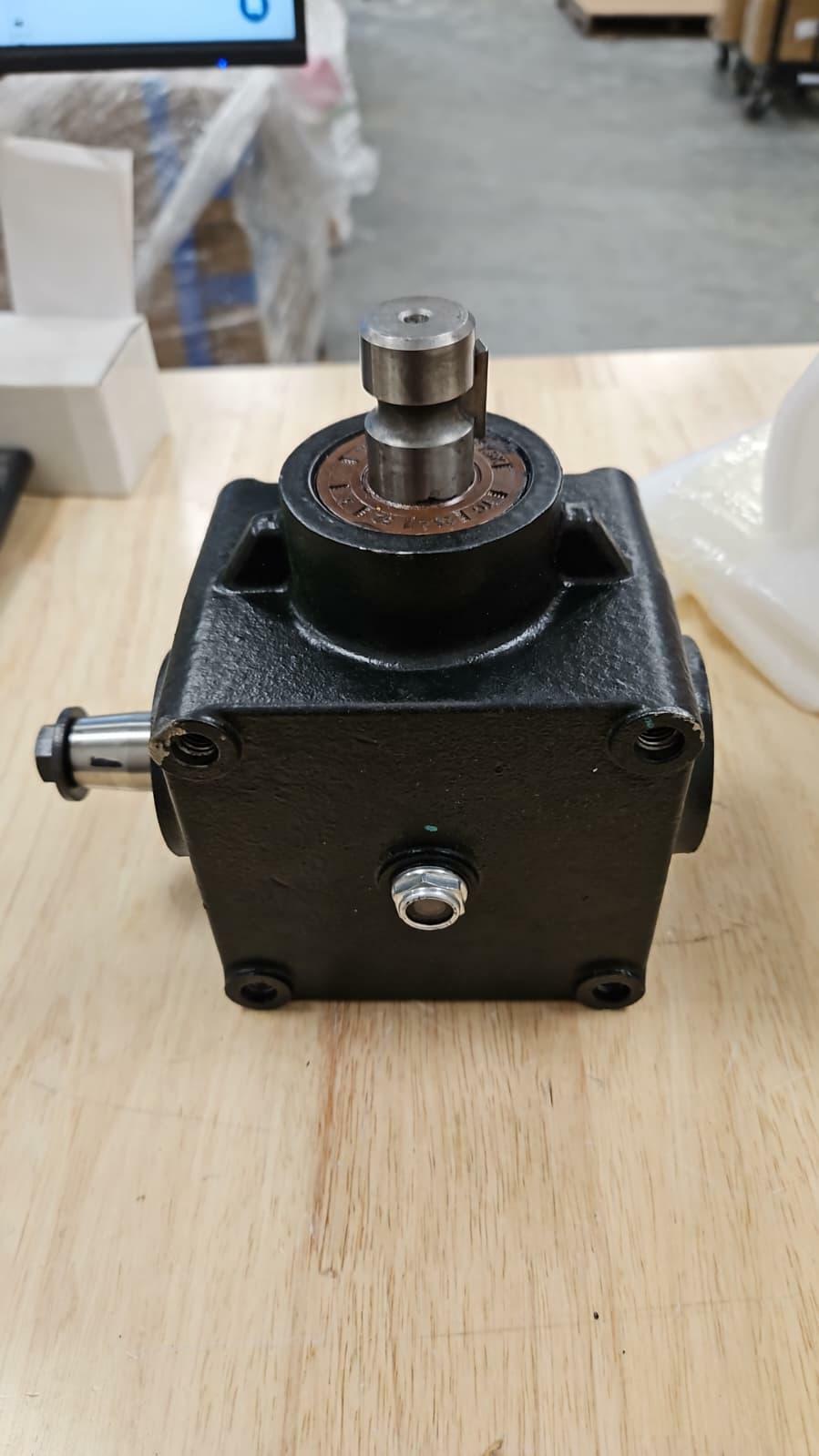 Heavy Duty Right Angle Gearbox 90-Degree PTO Drive Post Hole Digger Auger