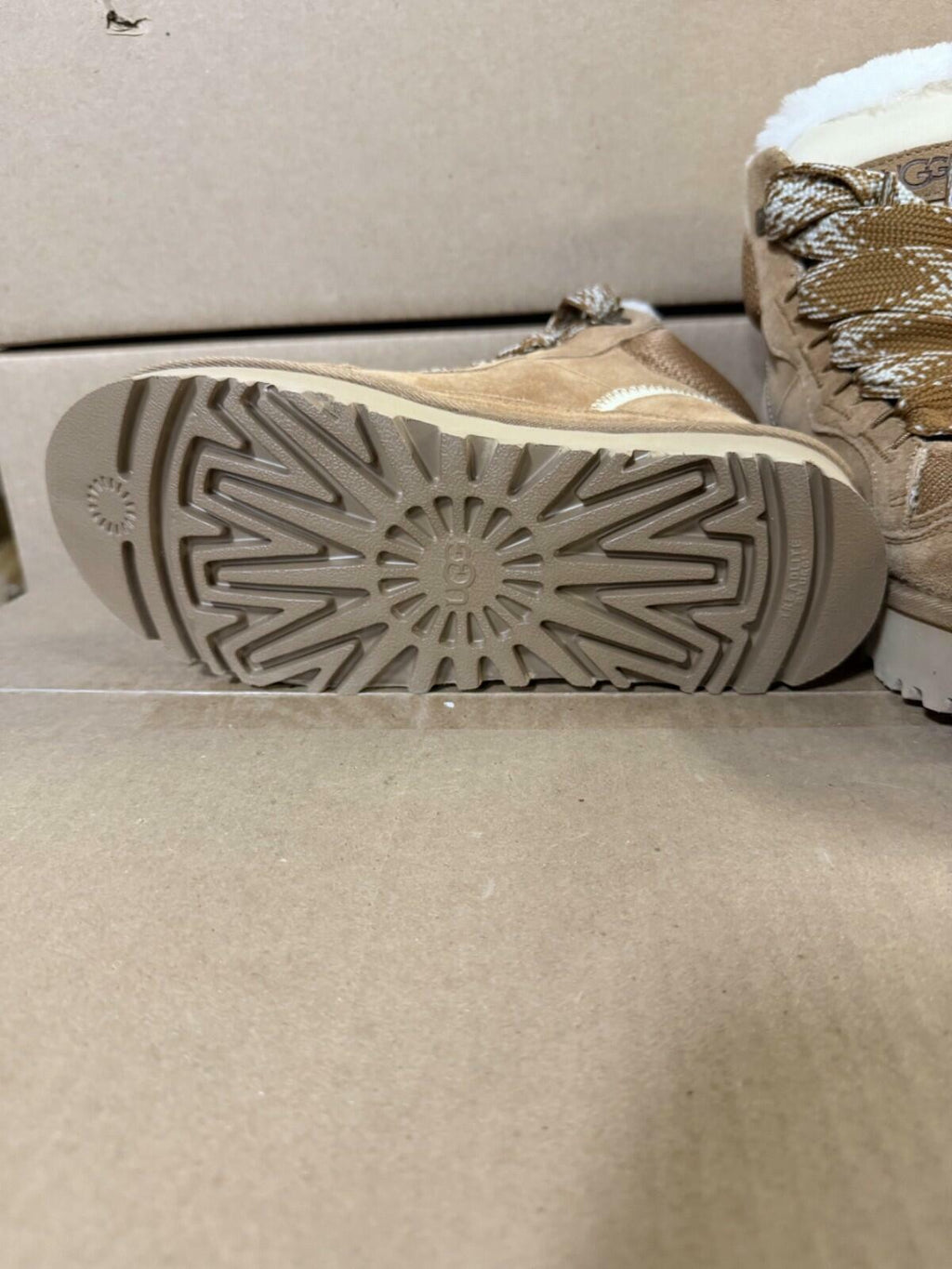UGG Women's Classic Highmel Chestnut Suede Sneakers Boots Size 8 New Open Box