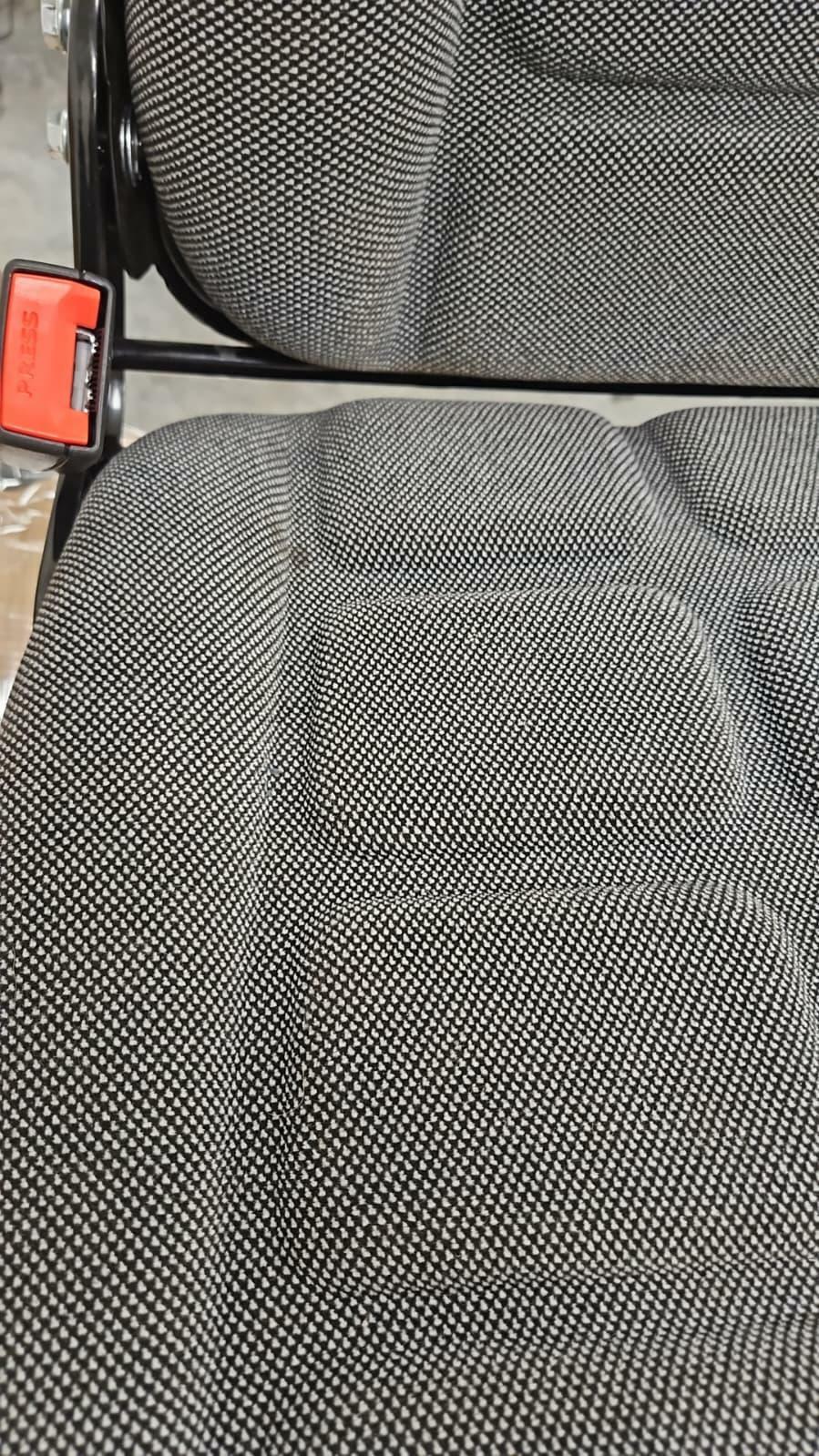 Universal Tractor Suspension Seat with Adjustable Angle Back,Armrest And Safety Belt,for Linde Forklift Tractor,Excavator Skid Loader Backhoe Dozer Telehandler