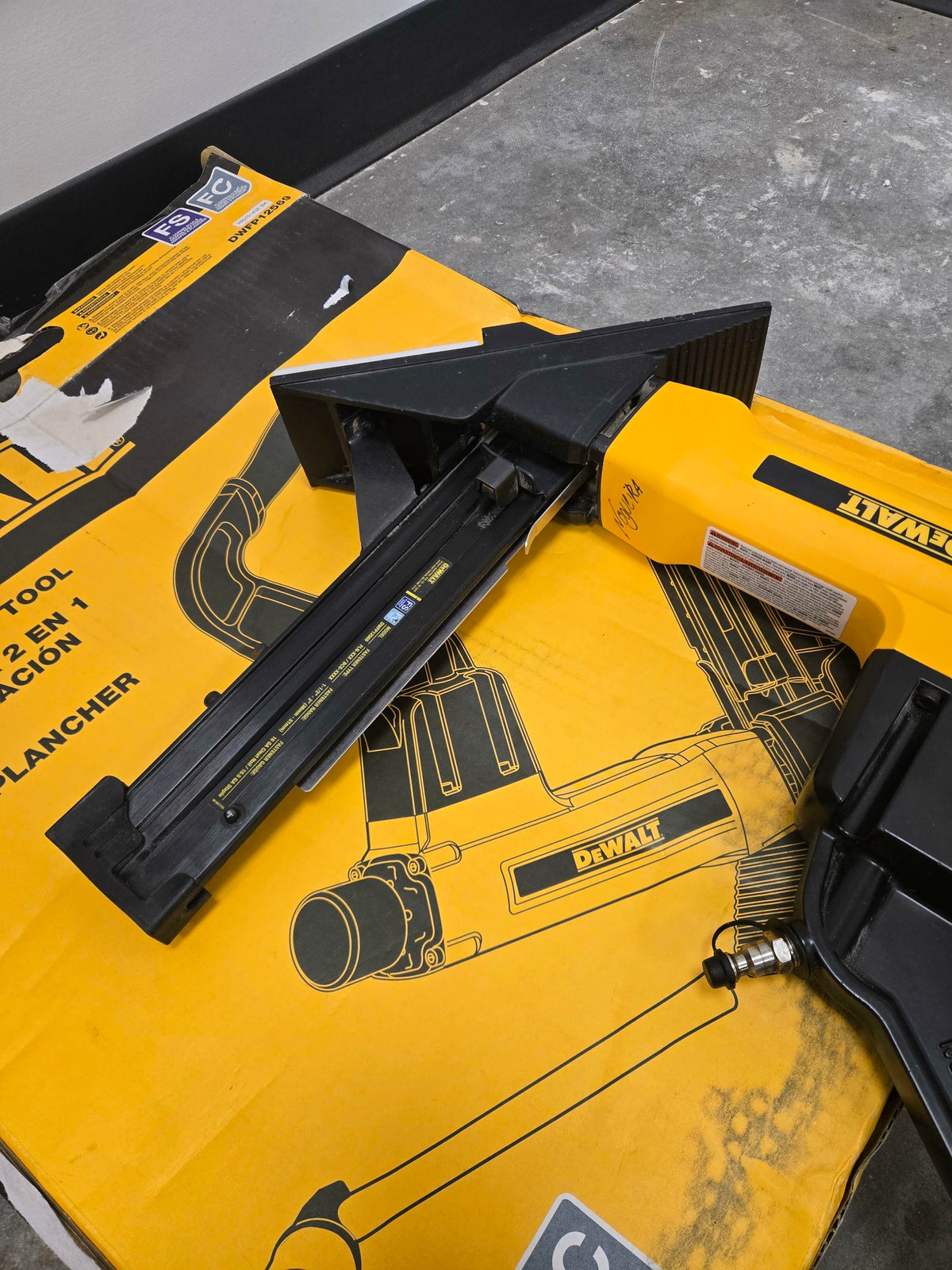 DEWALT Flooring Stapler 2-in-1 Tool DWFP12569