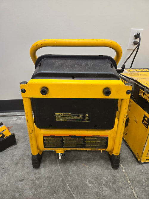 DEWALT Air Compressor for Trim 200-PSI Max Quiet DWFP55130